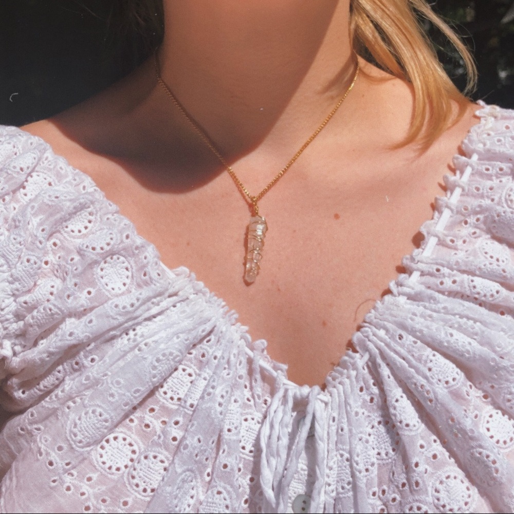 RAW QUARTZ | Crystal Necklace W/ Gold Chain - Picture 3 of 4